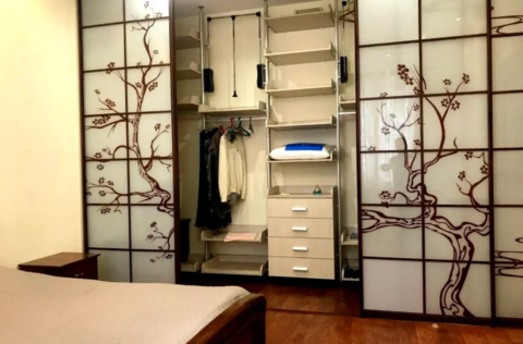 Bedroom in a stalinka apartment on Tarasivska Street 7, Kyiv