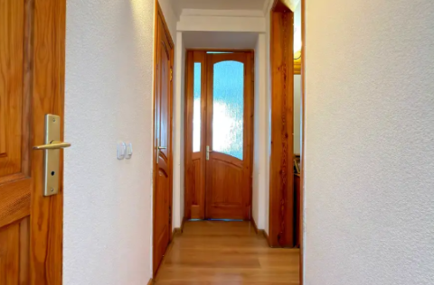 Corridor in a renovated apartment on Khreshchatyk Street 29, Kyiv