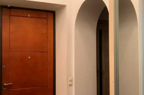 Corridor in a stalinka apartment on Tarasivska Street 7, Kyiv