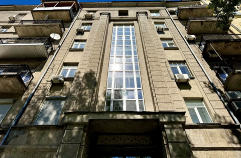 Façade of a Stalinka building on Ivana Kozlovskoho Lane 5, Kyiv