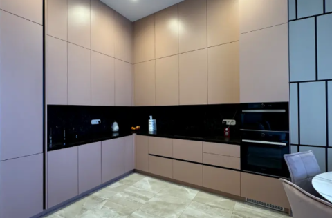 Open-plan kitchen-living room in an apartment on Kruhlouniversytetska Street, Kyiv