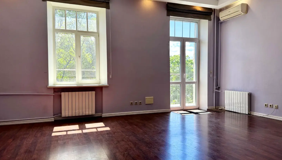 Living room in a Stalinka apartment on Ivana Kozlovskoho Lane 5, Kyiv