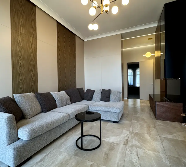 Open-plan kitchen-living room in an apartment on Kruhlouniversytetska Street, Kyiv
