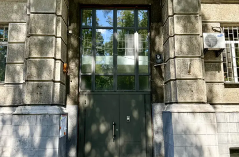 Façade of a Stalinka building on Ivana Kozlovskoho Lane 5, Kyiv