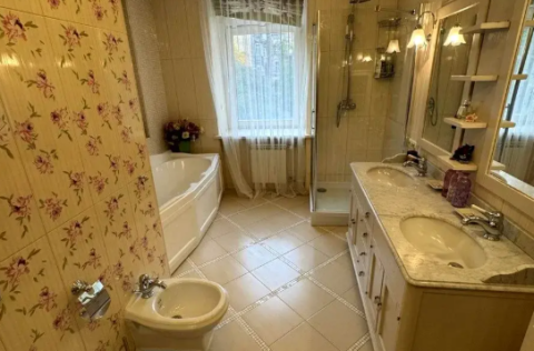 Bathroom in a renovated apartment on Yevhena Chykalenka Street, Kyiv