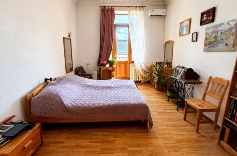 Bedroom in a renovated apartment on Khreshchatyk Street 29, Kyiv
