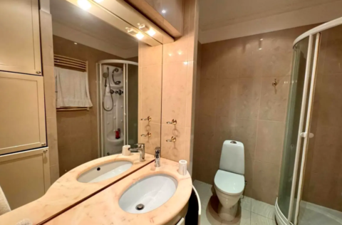 Bathroom in a renovated apartment on Observatorna Street 10, Kyiv