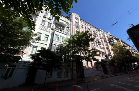 Façade of a pre-revolutionary building on Kostelna Street 5, Kyiv