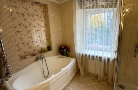 Bathroom in a renovated apartment on Yevhena Chykalenka Street, Kyiv