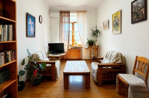Living room in a renovated apartment on Khreshchatyk Street 29, Kyiv