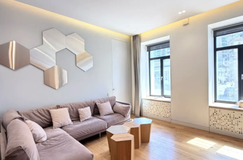 Open space kitchen-living room in a designer apartment on Liuteranska Street 7/10, Kyiv