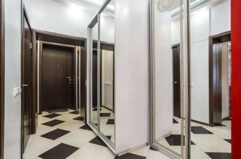 Corridor in a furnished apartment on Velyka Vasylkivska Street 20, Kyiv
