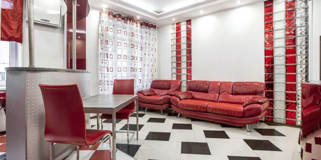 Open space kitchen-living room in an apartment on Velyka Vasylkivska Street 20, Kyiv