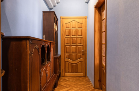 Corridor in a pre-revolutionary apartment on Prorizna Street 21, Kyiv