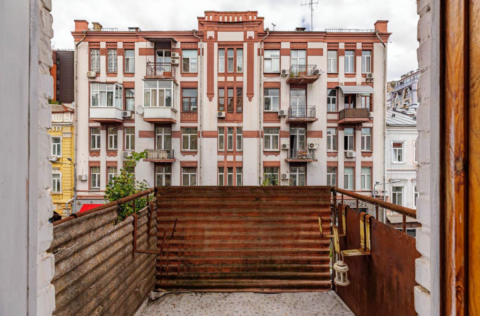 Open balcony in an apartment on Prorizna Street 21, Kyiv