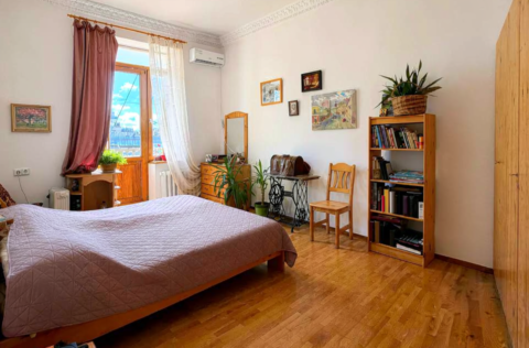 Bedroom in a renovated apartment on Khreshchatyk Street 29, Kyiv