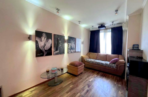 Living room in a renovated apartment on Velyka Vasylkivska Street, Kyiv