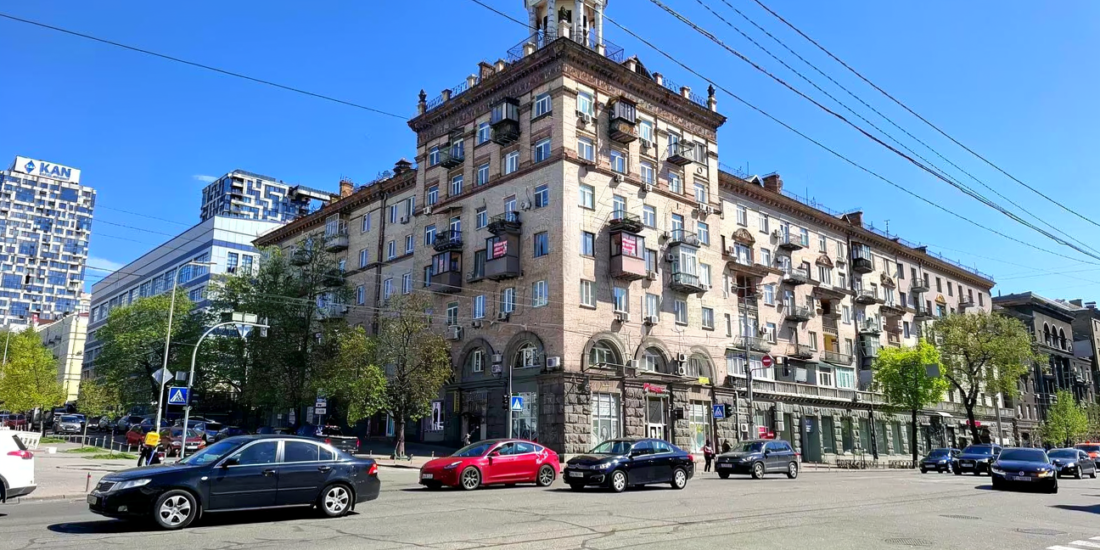 Building facade of Velyka Vasylkivska Street, Kyiv