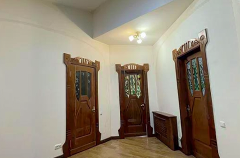 Corridor in a duplex penthouse on Arkhitektora Horodetskoho Street 15, Kyiv