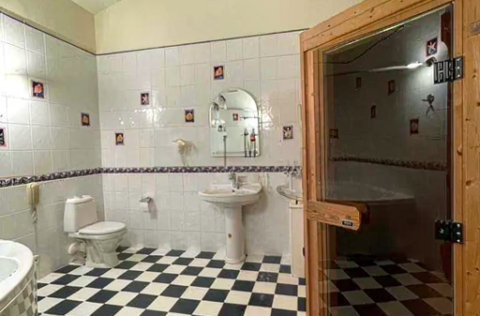 Bathroom in a duplex penthouse on Arkhitektora Horodetskoho Street 15, Kyiv