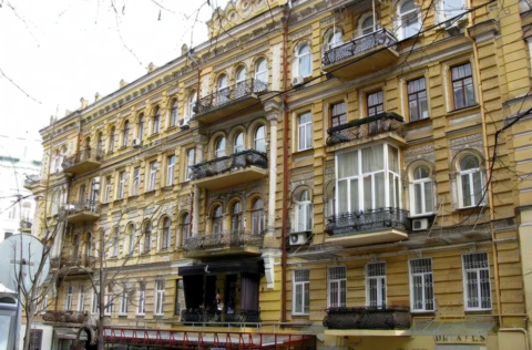Façade of a reconstructed pre-revolutionary building on Arkhitektora Horodetskoho Street 10/1, Kyiv
