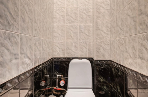 Bathroom in a historic apartment on Prorizna Street 21, Kyiv