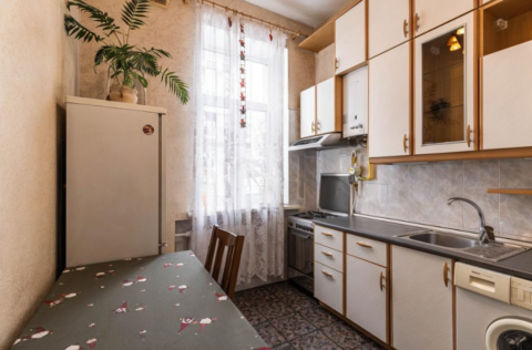 Kitchen in a historic apartment on Prorizna Street 21, Kyiv