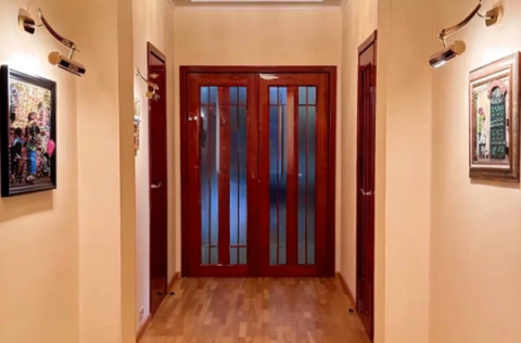 Corridor in a renovated apartment on Velyka Vasylkivska Street, Kyiv