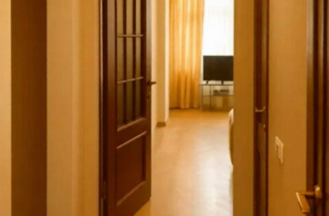 Corridor in a 2-bedroom apartment on Khreshchatyk Street 29, Kyiv