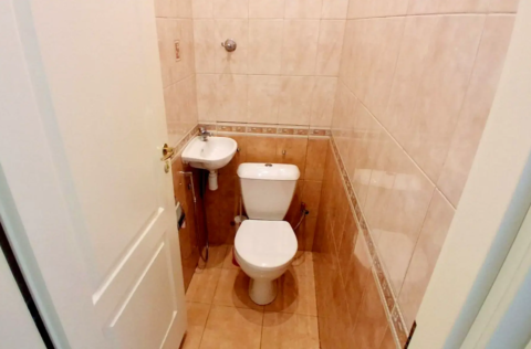 Vestor.Estate bathroom at Khreshchatyk St 25, Stalinka, Kyiv real estate