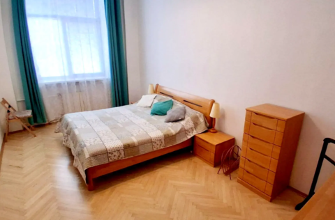 Vestor.Estate bedroom at Khreshchatyk St 25, Stalinka, Kyiv real estate