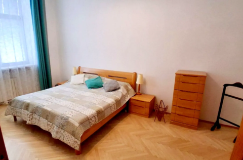 Vestor.Estate bedroom at Khreshchatyk St 25, Stalinka, Kyiv real estate