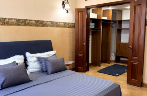 Vestor.Estate bedroom at Skoropadskoho St 1, historic Kyiv real estate