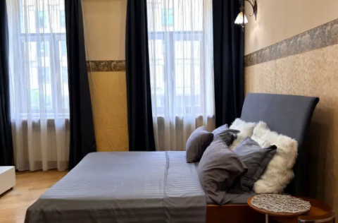 Vestor.Estate bedroom at Skoropadskoho St 1, historic Kyiv real estate