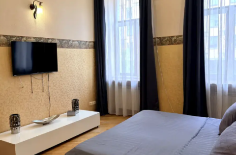 Vestor.Estate bedroom at Skoropadskoho St 1, historic Kyiv real estate