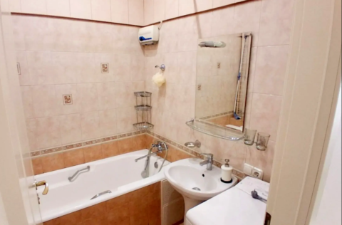 Vestor.Estate bathroom at Khreshchatyk St 25, Stalinka, Kyiv real estate