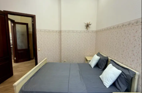Vestor.Estate bedroom at Skoropadskoho St 1, historic Kyiv real estate