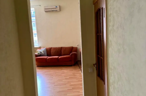 Vestor.Estate corridor at Reitarska St 13, historic Kyiv apartment