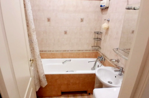 Vestor.Estate bathroom at Khreshchatyk St 25, Stalinka, Kyiv real estate