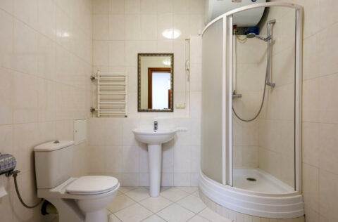 Vestor.Estate bathroom at Patorzhynskoho St 14, Kyiv