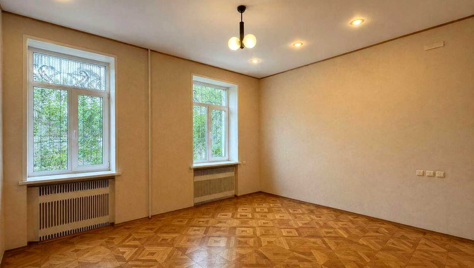 Vestor.Estate open-plan kitchen at Antonovycha St 12, Kyiv
