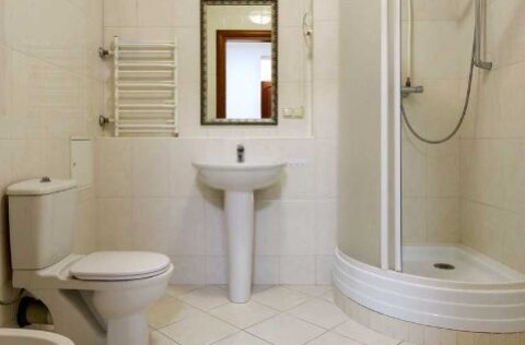 Vestor.Estate bathroom at Patorzhynskoho St 14, Kyiv
