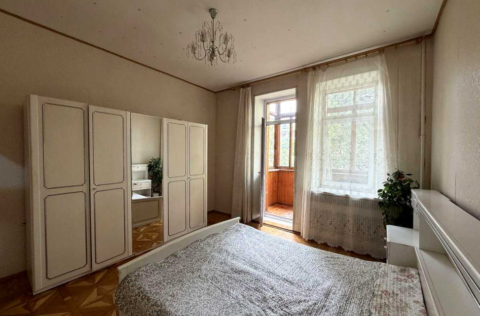 Vestor.Estate bedroom at Antonovycha St 12, Stalinka, Kyiv real estate